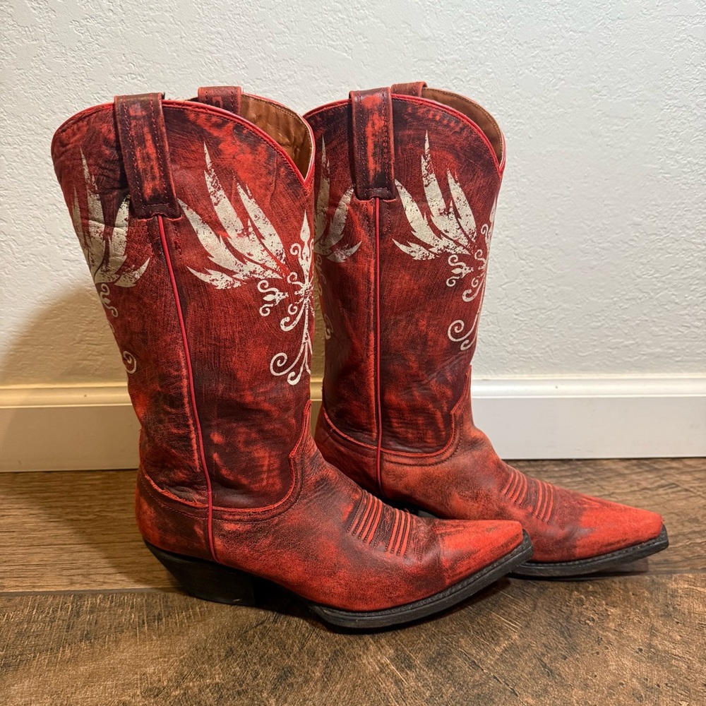 Rebel Cowgirl Boots- Distressed Red w/Very Light Gray/Grey Design Size 7